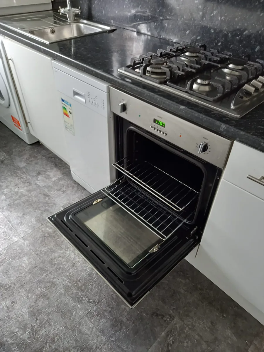 Kitchen oven, racks and gas hob cleaned